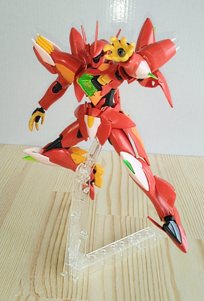 ヴェイガン機体と言えばの、ビームガンとビームサーベル発生できるハンドパーツです。 