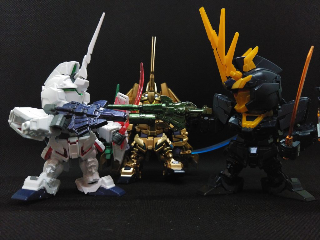 ユニコーンは何故か手足は余剰パーツしか無く(笑)ビームマグナムの先端も折れ、角も片方行方不明(゜∀。)バンシィはシールドのサイコフレームが一枚ポッキリ、9歳児だからこんなもんか(・・;)