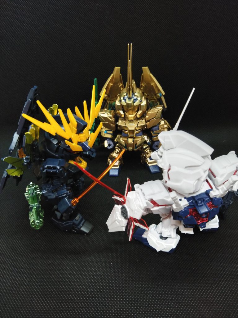 ユニコーンとバンシィが喧嘩してフェネクスが止めようとしているようだ(゜∀。)怒ってデストロイモードになったぁ❗