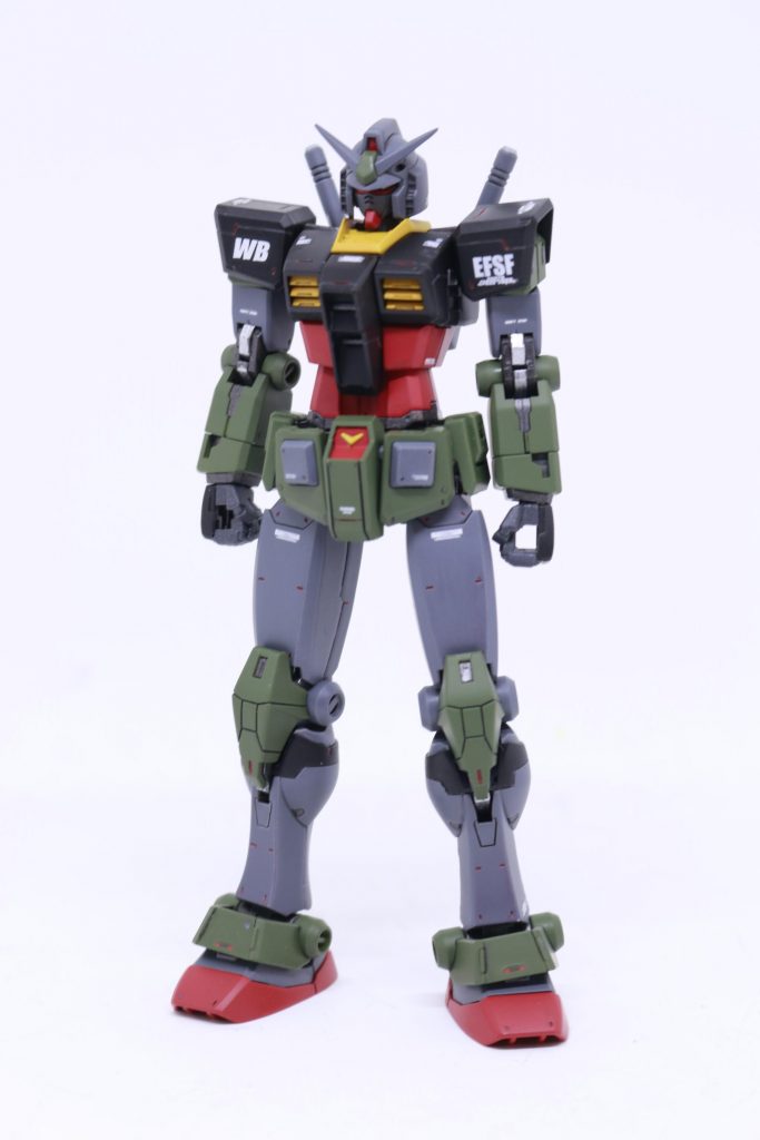 〇全体像〇フルショットになります。元はトリコロールカラーなのですが、リアルタイプに色替えしました。・ブラック・ダークグリーン(ガイアノーツ)・MSグレー(ジオン系)を主として使用。特にMSグレーの汎用性が素晴らしい。連邦系に使っても当然違和感なく、利便性バツグン。