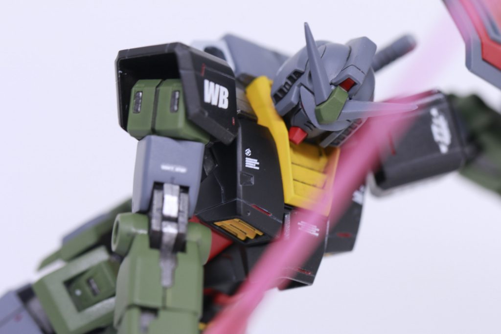 個人的にガンダムは、一度は作りたいキットでした。ですが、作ろうかな、と思うたびに、「もう少し腕が付いたら」と思うばかりでした。ですが、今回はタイミングよく手に入ったこともあり、腕はさておき制作させていただきました。