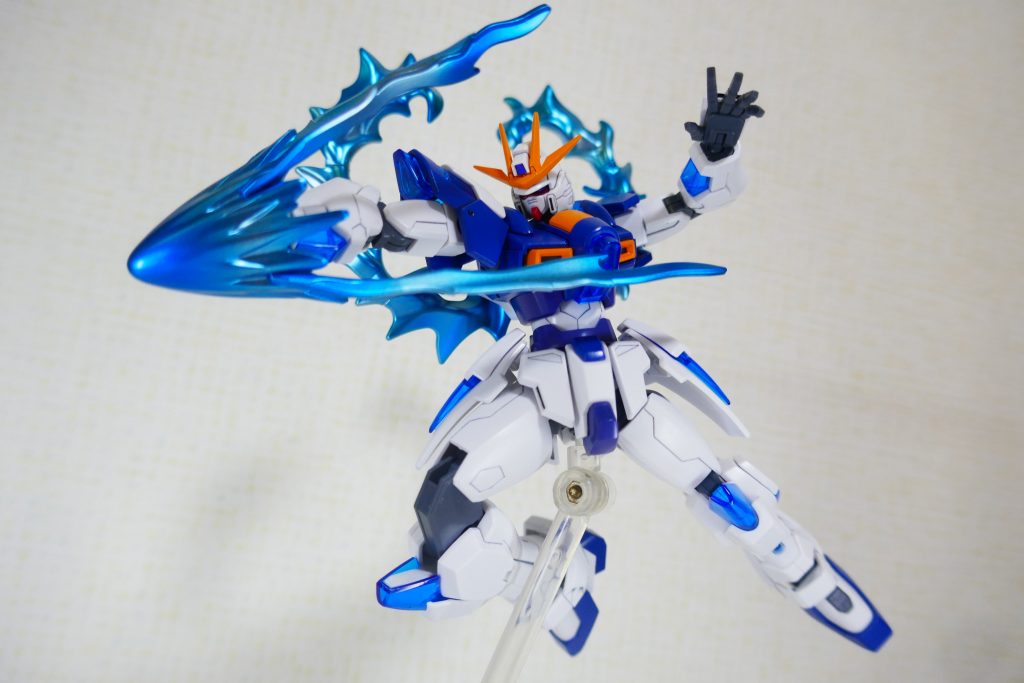 クリアレッドの炎のエフェクトパーツはメタリックブルーに塗装して氷を表現しました！