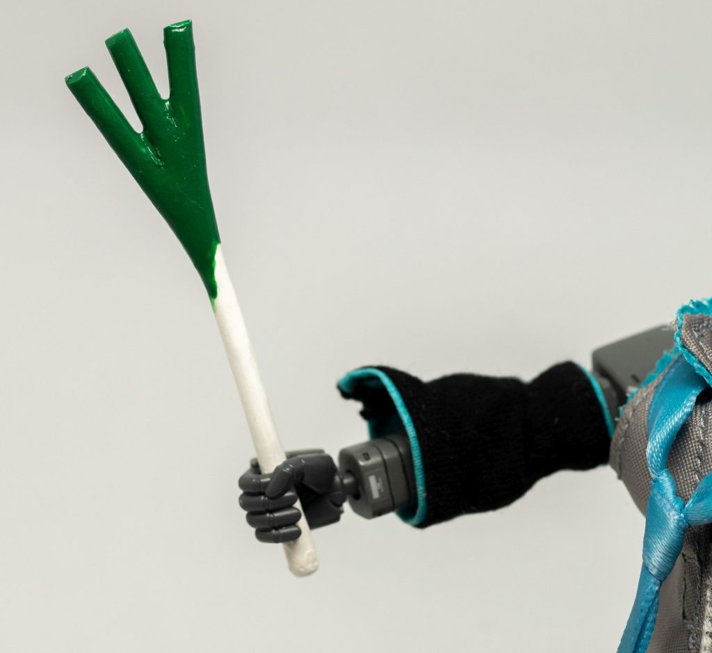 ミクさんといえば、、、そう、ネギ。ということで、ランナーの切れっ端を使ってテキトーに作って持たせました。塗りムラで仕上がりがイマイチなのはご愛敬ということでひとつ。