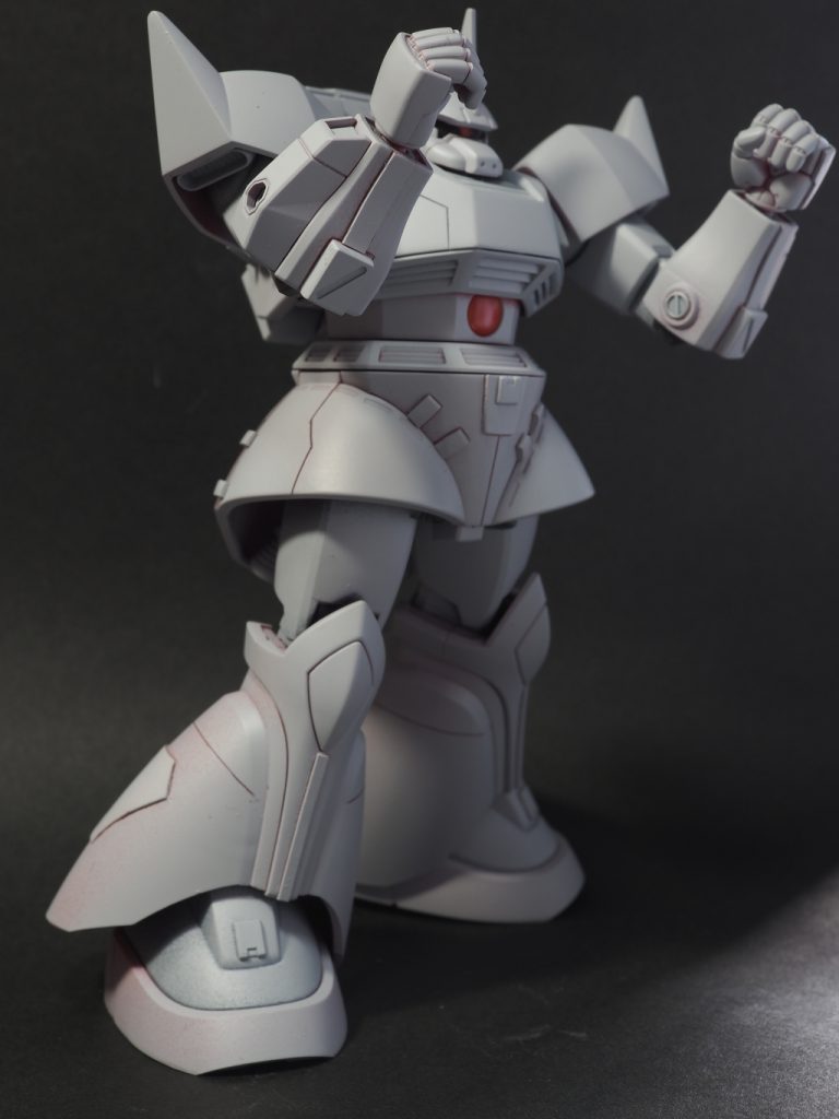 前腕の肘側が寂しいので、プラ材でそれっぽく