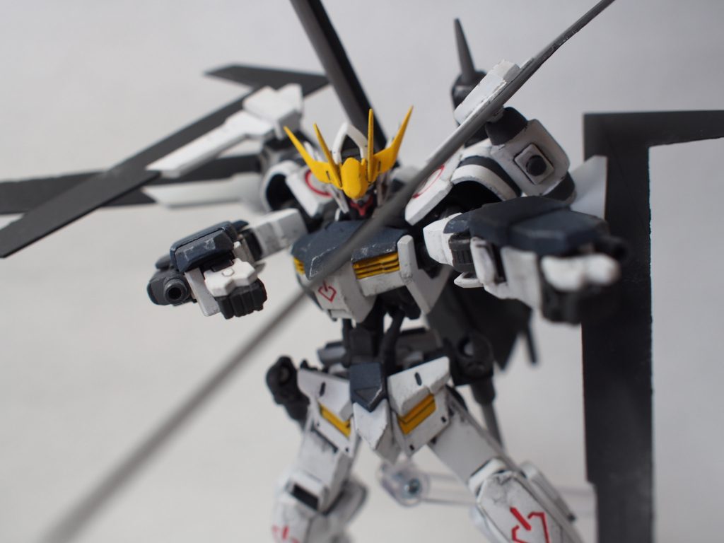 唯一のまともな遠距離武器。第6形態の腕が武骨で好みです。過去作ですが投稿させていただきました。バルバトスが好きだし、こいつのギミックも気に入ってまして、いつか後継機を作ってみたいと思っています。ご覧いただき、ありがとうございました。