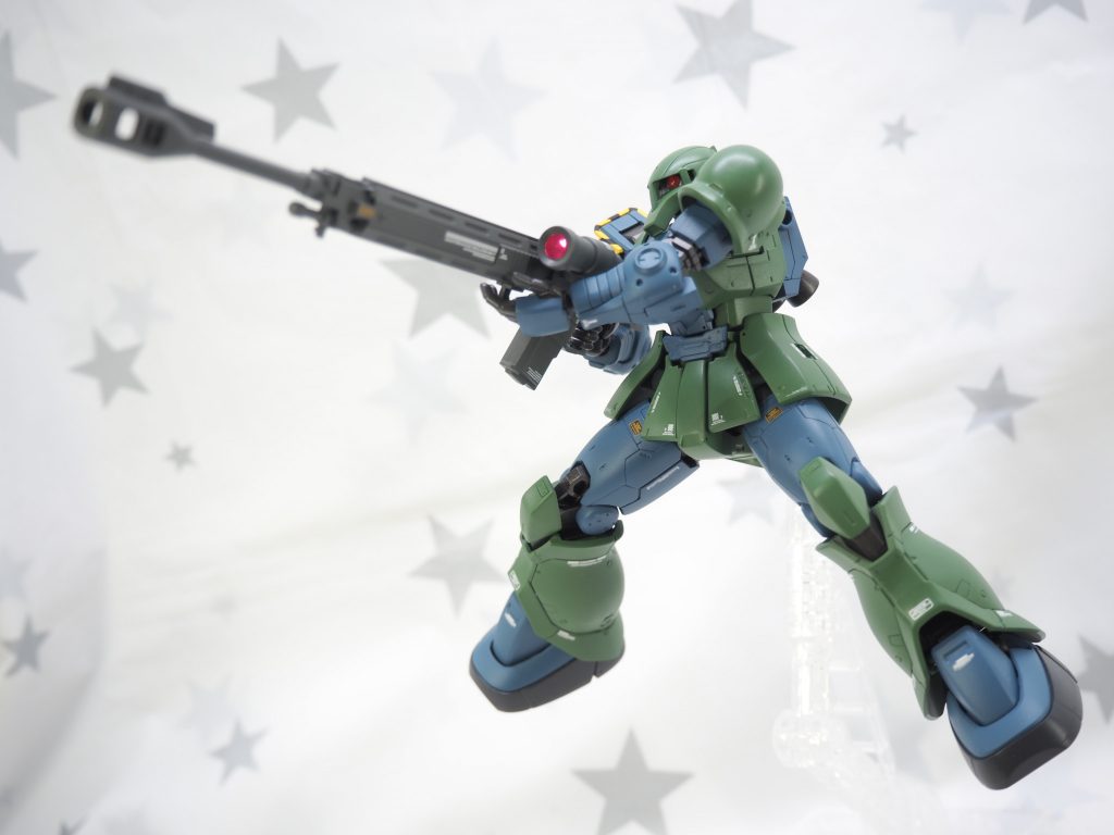 「MS用対艦ライフル ASR-78」宇宙世紀0078年に完成したかのような名前。大物武器で非常にカッコいいです。スコープ状のレンズ部分にはピンクの円形メタリックシールを貼ってます。