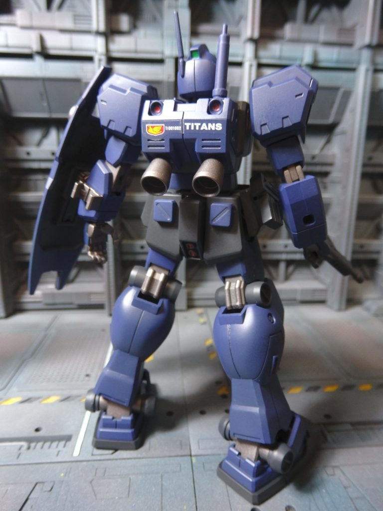 塗装は充電式エアブラシです。下地塗装:黒(Mr)オレンジ:エヴァオレンジ(g)赤:MSレッド(Mr)+黒(Mr)ティターンズブルー1(Mr)ティターンズブルー2(Mr)関節等:焼鉄色(Mr)部分塗装:ガンダムマーカーメタリック (レッド シルバー ゴールド)トップコート:EXフラットクリア(g)+フラットベースなめらかスムース(Mr)