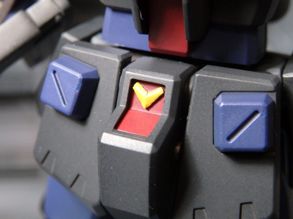 毎回悩むふんどしのブイマークですが、今回も以前のジム寒冷地仕様と同様に付属のシールを貼りました。拡大して見ると仕上げが甘い感じがしますが、実物を見るといい感じです。少なくとも、自分で筆塗りするよりは良い仕上がりです。