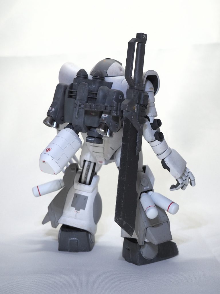 背面1膝表、裏は配線コードとプラ板によるシイタケにてディテールアップ。