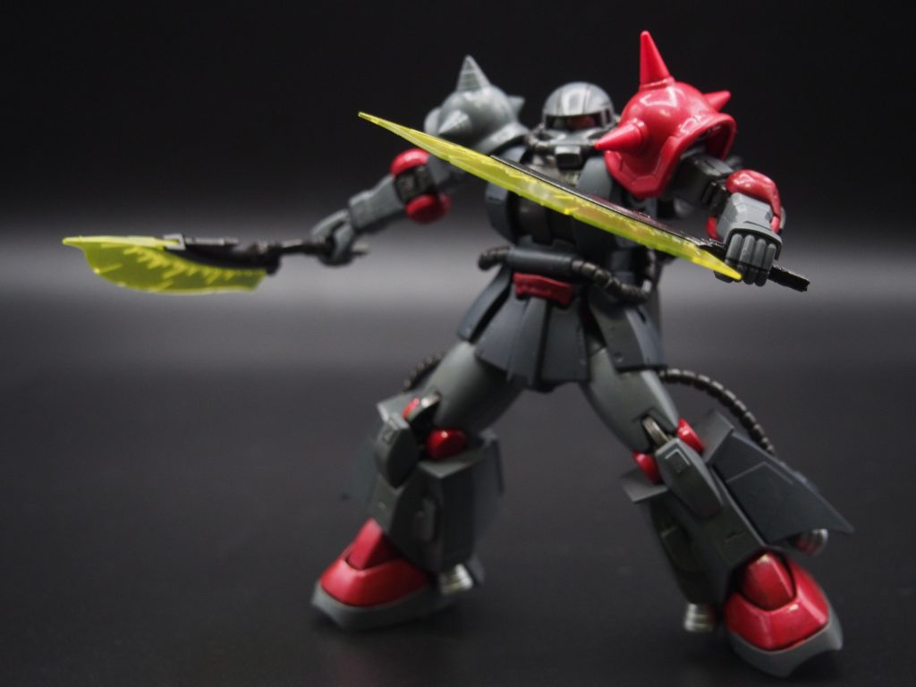 ビームアックス本機の主兵装uc0096期のジオン残党兵の機体というコンセプトなので、シナンジュのビームアックスがどこからか流通してきたというコンセプト 