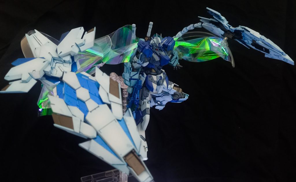 オーロラシートによるサイコフレームの光の表現は案外うまくいった気がしています。イルミネーションスターズの曲である「PRISISM」の要素を入れたかったためやってみました。