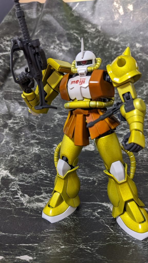 メインカラーはブレードシルバーの上からクリアイエロー、胴体部は適当にその上からクリアブラウンを薄く吹きしました。