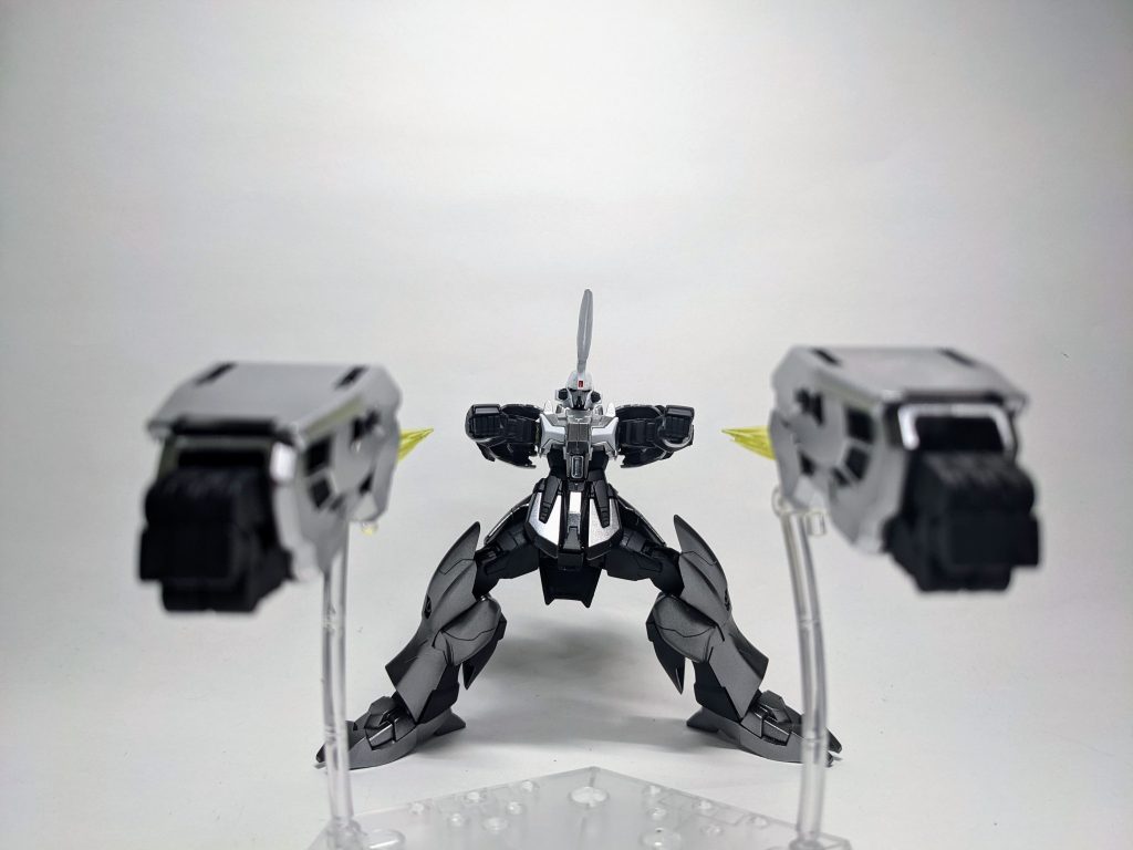 前腕はロケットパンチで飛んでいきます!!!!