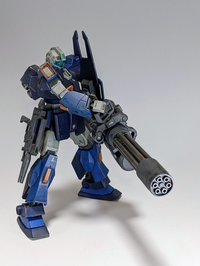 大型ビームガトリングガン。トリントン基地管轄の格納庫で発掘…出土…発見された本機と一緒にしまわれていた武装という設定で持たせてみました。他の余剰パーツも見どころが多く、もう一つ欲しくなっています。