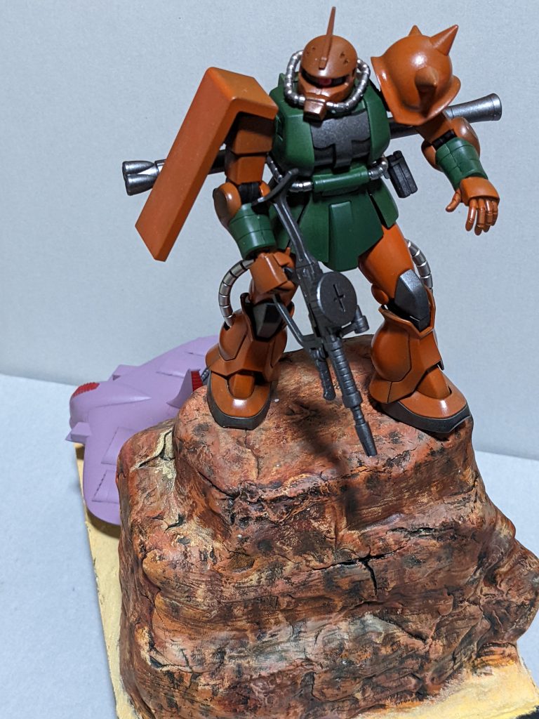 旧キットのガウも手に入ったので、スケール違いですが。一緒に飾りたくてこのようにしました！