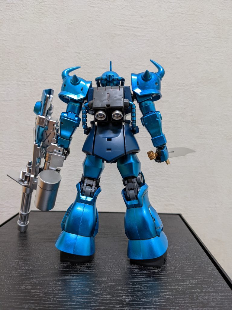 背面ボディーの濃いブルー、靴とかの黒っぽいとこ、ランドセルや関節のグレーは成形色です。余談ですが、いちいち正面・側面・背面の写真入れたがるところが、「ウルトラ怪獣世代」ですね😅