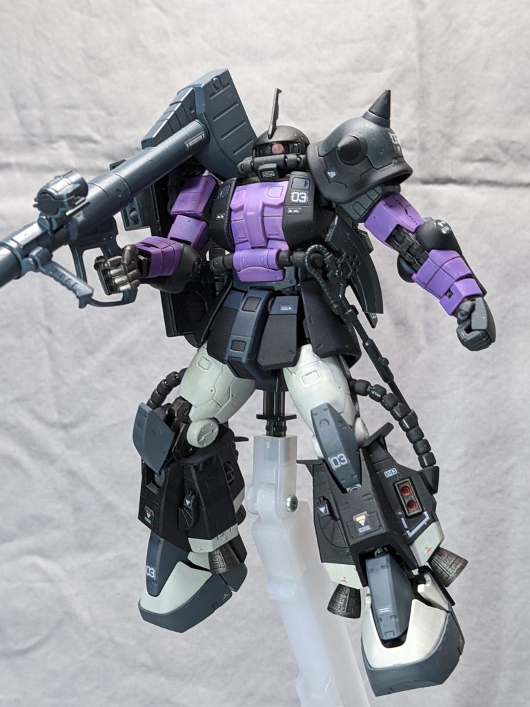 ガイア機。塗装は黒寄りに。右上腕にHGザクからミサイルポッドを移植しました。