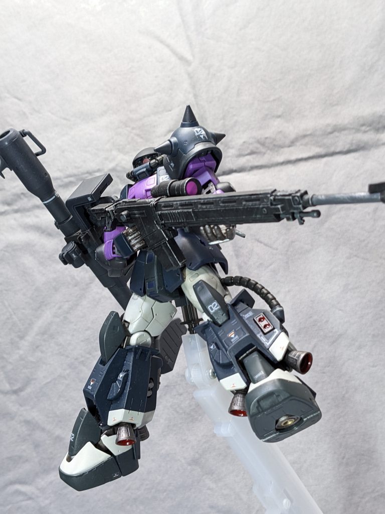 マッシュ機。塗装は青寄りに。カラーガイド通りだとこんな感じになります。ORIGINシャアザクから対艦ライフルを借りています。