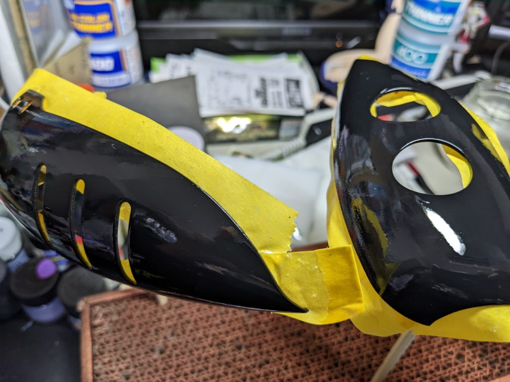 ラッカークリアーで一次下地。一週間乾燥させ研ぎに入ります。