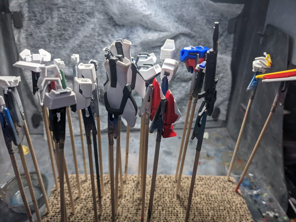 非可動部を予め組んでエアブラシ塗装しました 