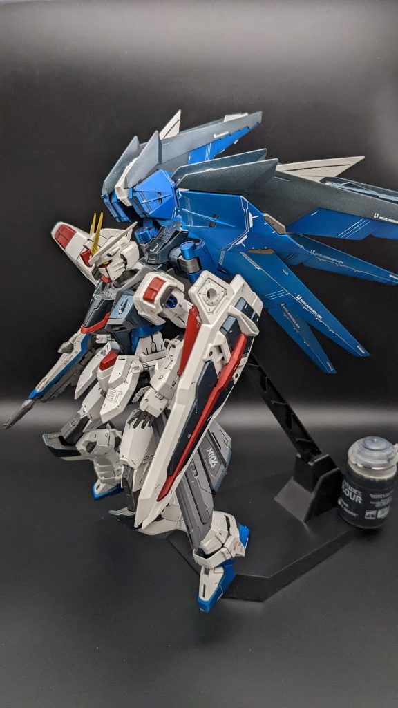 フリーダム付属のベース前傾ポーズしたら、おもりが無いと支えきれないです。