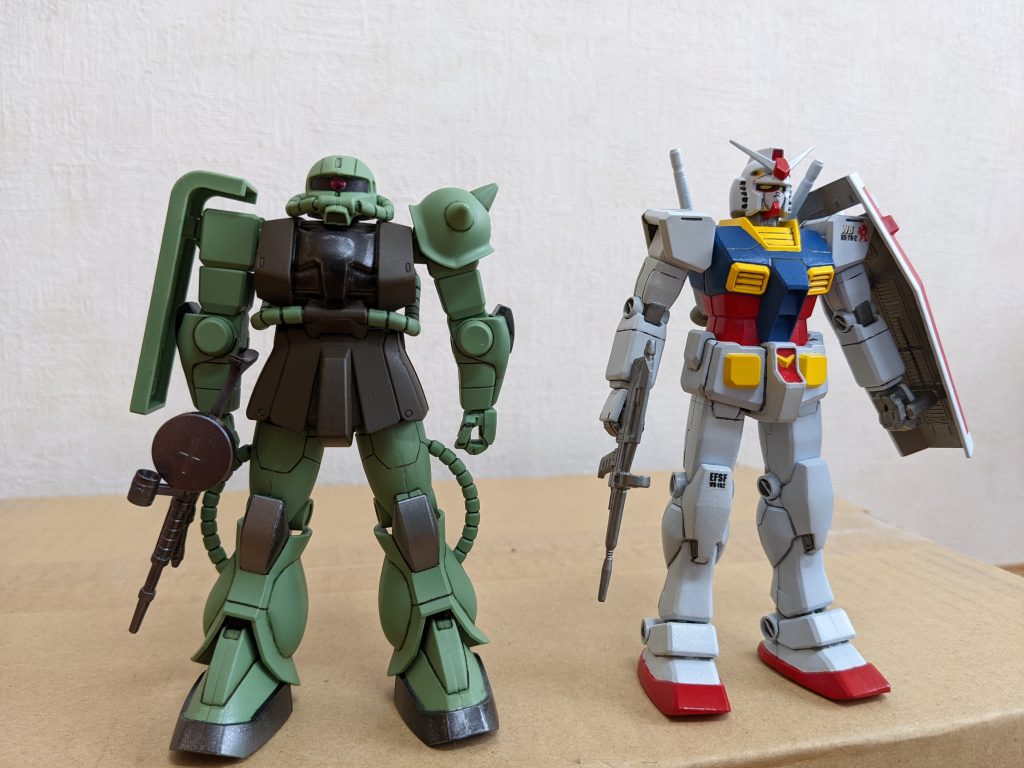 約20年前の発売直後に筆塗り全塗装で作ったFGガンダムとのツーショット「PGをダウンサイジング!」という触れ込みだけあって、スタイルは今見ても古臭さは感じさせませんね😊