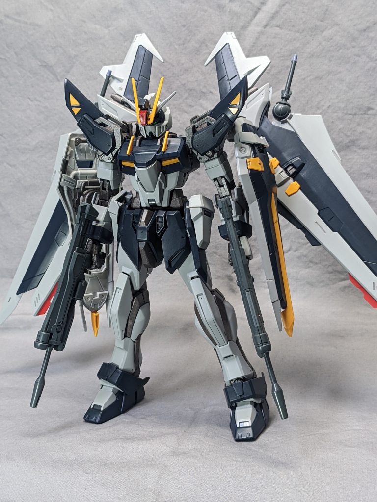 ノワール部:角、肩、下半身、ストライカーパックデュエル部:頭、胴体、腕、足首色合いと背中のせいでぱっと見ノワールなんすけどね。