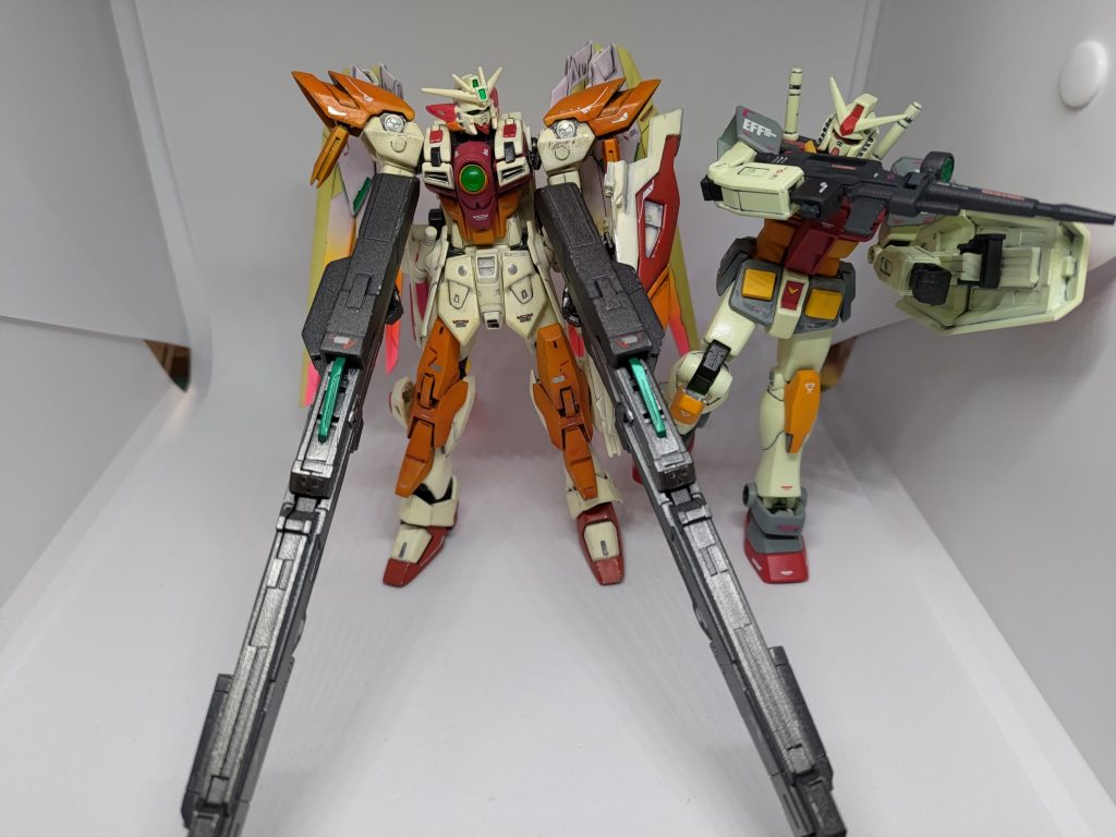 「せまいんだけど!!」「普通に立ってるだけなんだけどなぁ」