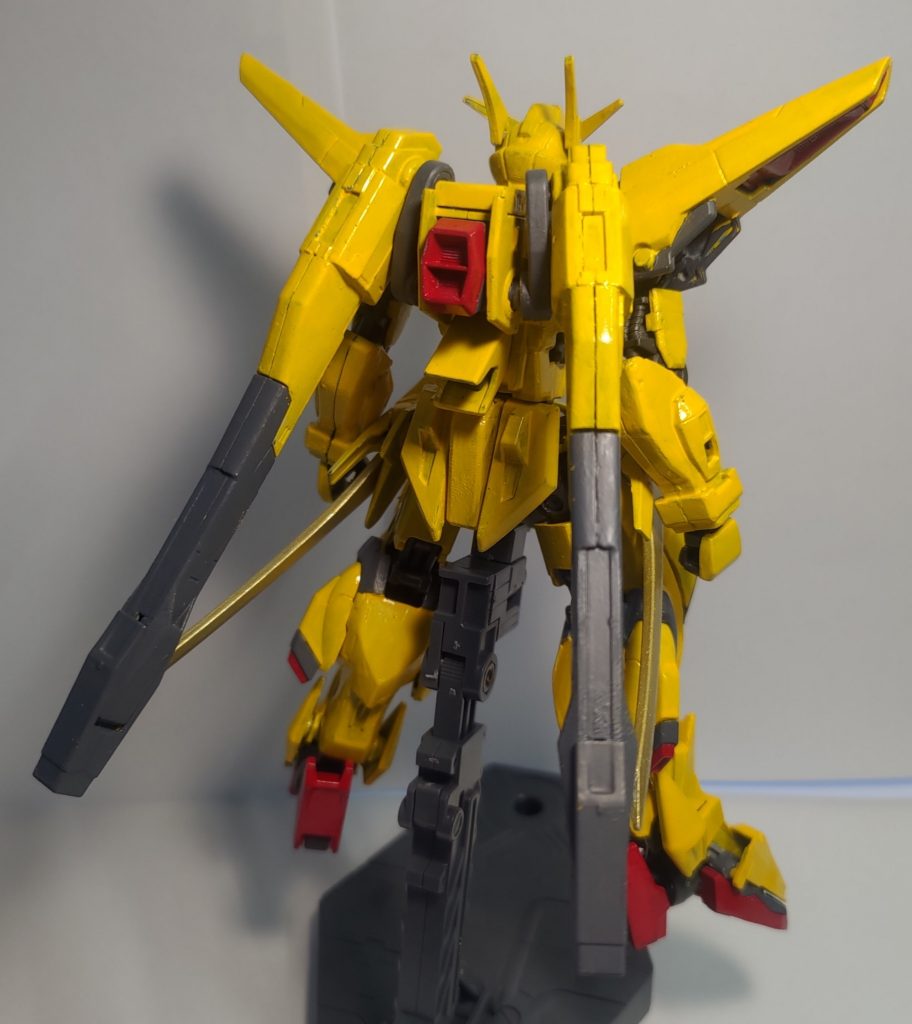 基本形態(背面)です。ここまで見ていただいた方はわかっていると思いますが、ほとんどアカツキのパーツを使用しています。もはやそのまま流用と言っても過言ではありません。