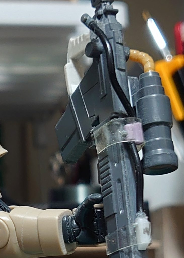 オリジンライフルの持ち手がザク砂のハンドと合わなかったので、元ライフルからおゆまるで複製しました。