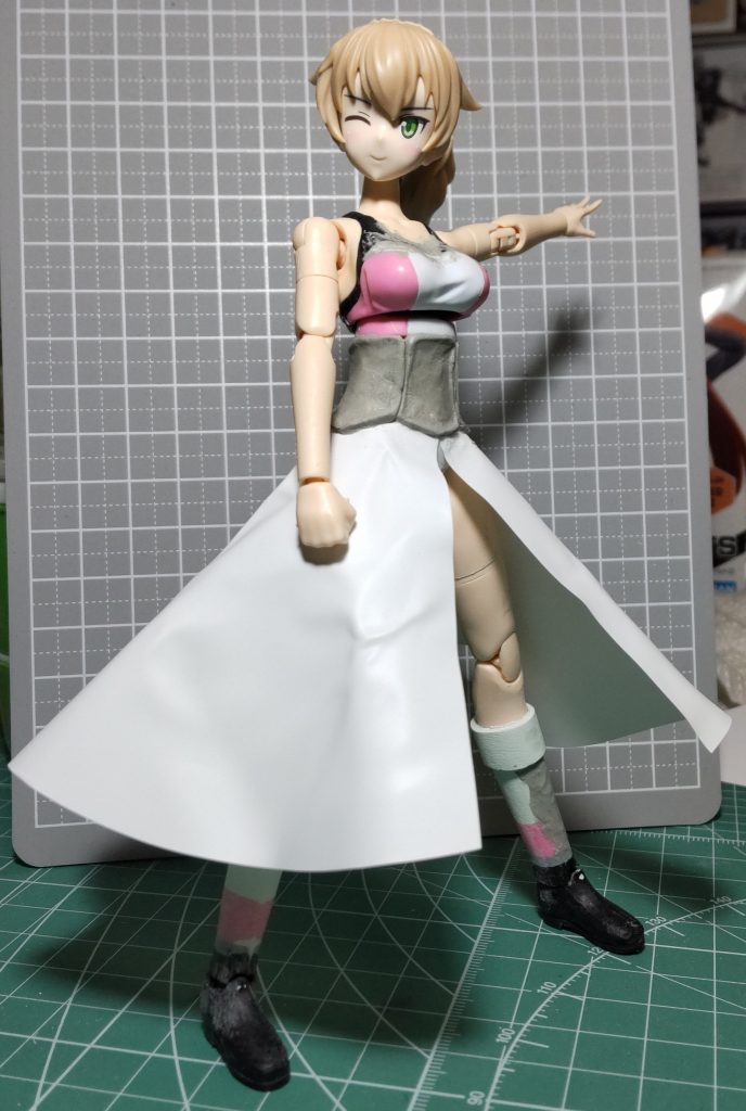 コルセットを着けてバランスを見ます。少し短いですね。