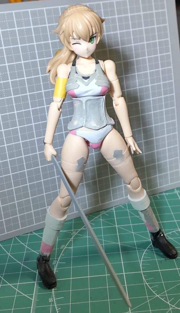 大まかに衣装の形状をきめます。