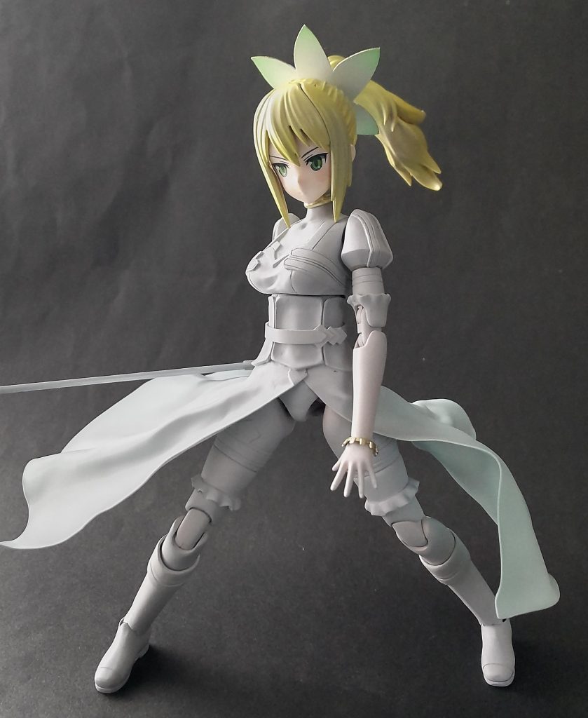 髪に色を入れます。グレーサフに上掛けしたので色が沈みこの後塗りなおしています。