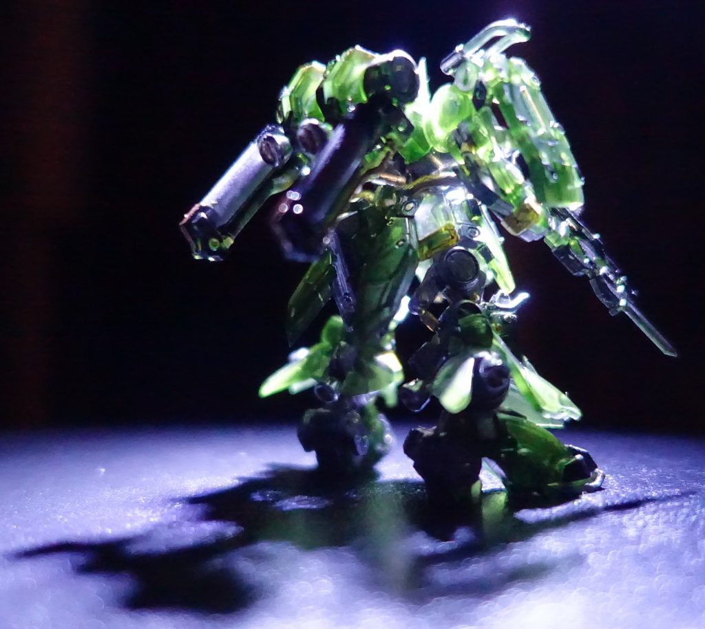 お台場などの限定アイテムなどでとにかくクリアモデルがもてはやされてるが、いかんせんおもちゃっぽくて、好きじゃなかった。かと言って、全塗装してしまったらもったいないし。