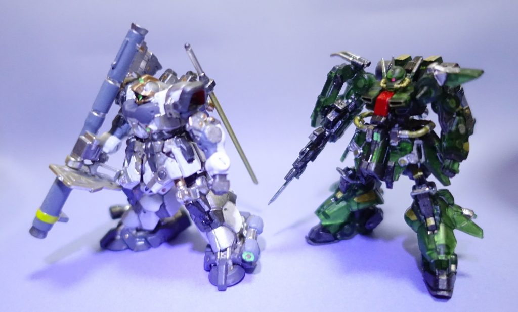 前回のドムと。老眼泣かせだけど、細かなモールドと塗り分けの可能性で、作る人の個性がすごく顕れて面白い。