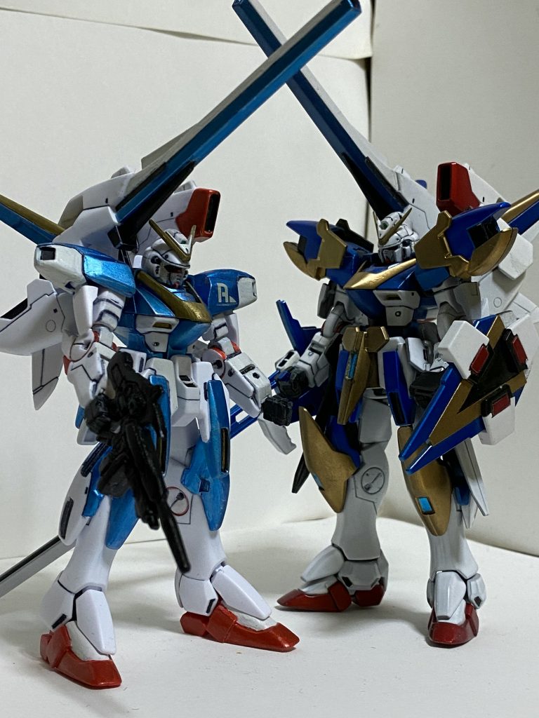 現在のHGUCシリーズとの比較です。1/144なもののちょい小さいですね。