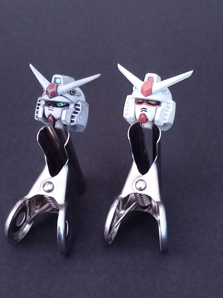 顔もフェイス部分をカットして、小顔化。メインカメラにラミーテープできらり感ＵＰ！バルカン口も切って、ビーズを組み込みました。 