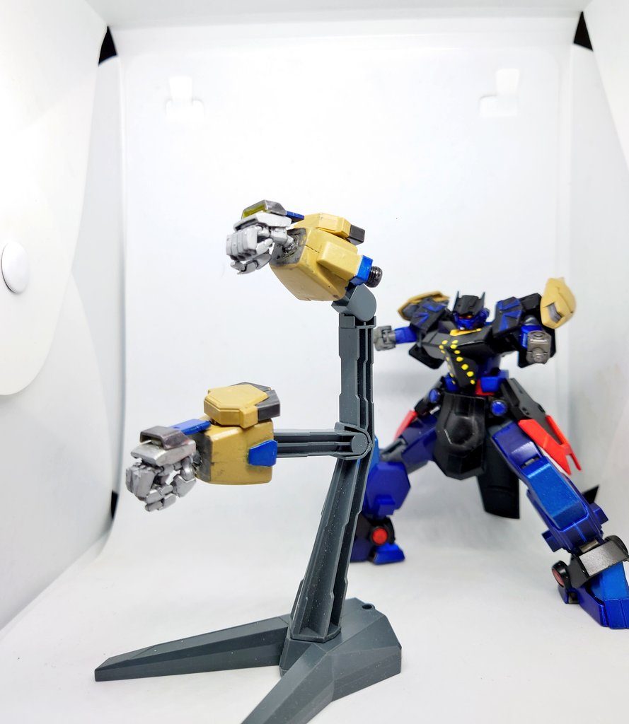 武器はもちろんなく拳で戦うスタイル。 ついでに作中通りロケットパンチが放てます。