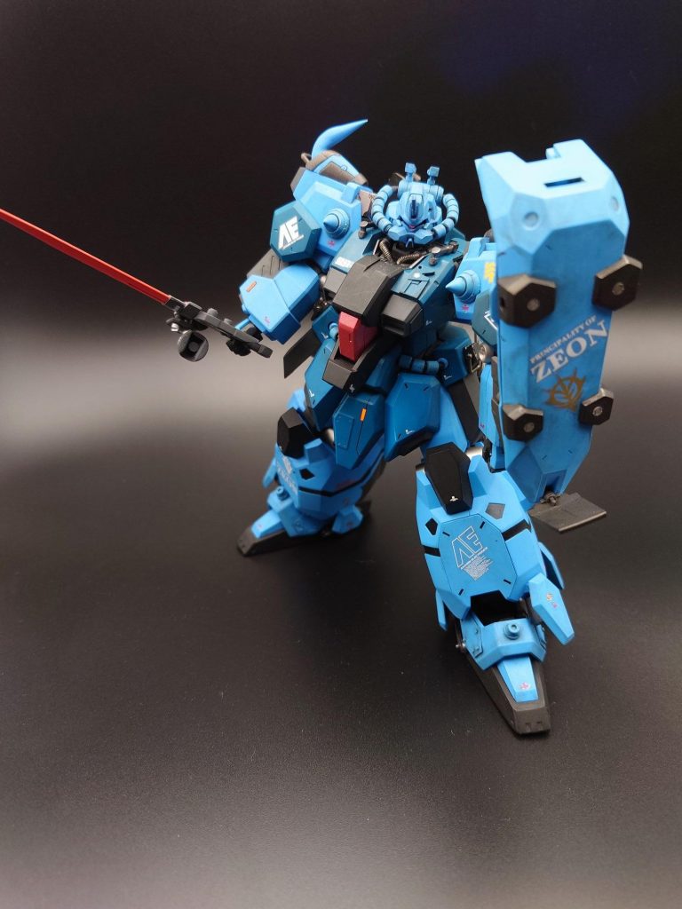 盾を構えた状態。