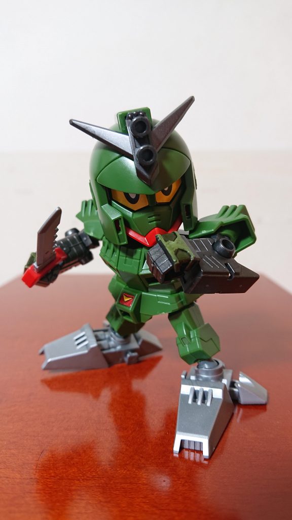 地味に色が違います…(笑)SDXだと色が付いてるんです。ココに塗装をしたら軽装の状態でもカッコ良くなりました♪