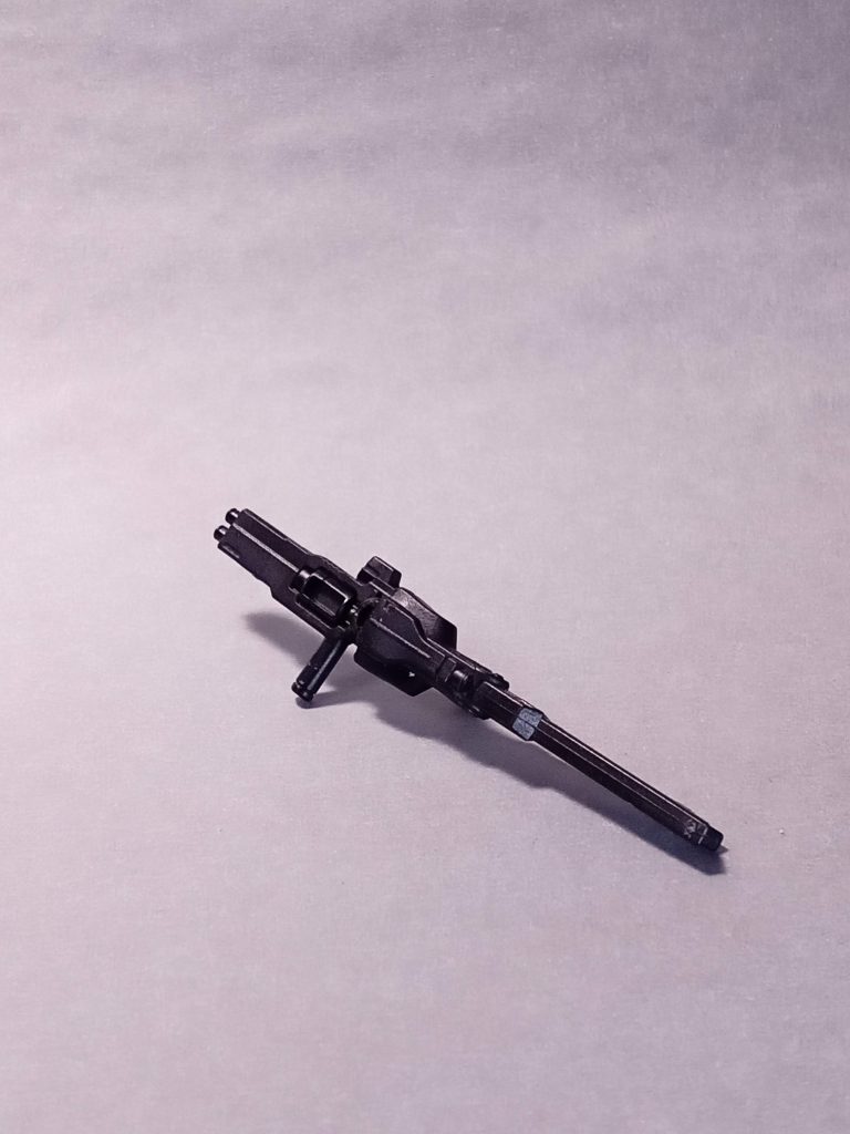 武器もキュリオスのものと、オーバーフラッグのものを逆さに接合し、ロングリニアライフル的にしてます。