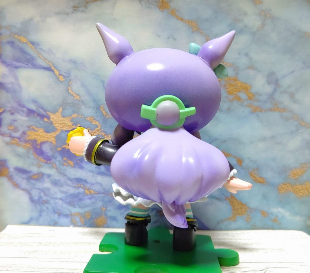 後髪もパテで増量。