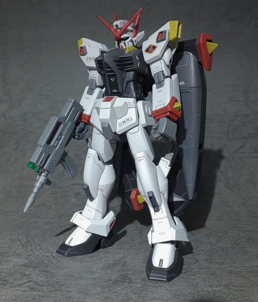 足が貧弱だったのでスネをハの字形に幅増ししました。足首から下は旧HGインパルスガンダムの形状をハイペリオンに形状変更して交換し安定感をもたせています。これがメインです。あとはスジ彫り変更等、細かいところを弄りました。よく覚えていません。今回は仕上げが不味い所もありますがドレッドノートに並べる機体が出来たことを良しとします。