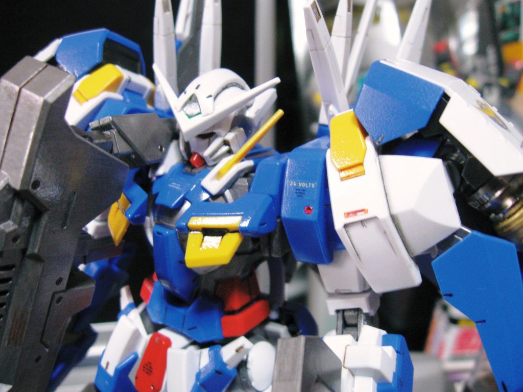 こちらはアヴァランチエクシア!その名の通りでハリネズミのような武装とプロペラントタンクが印象的ですね!