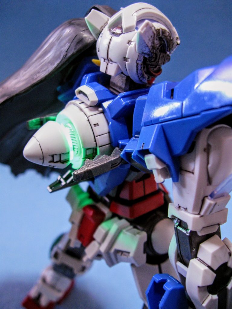 こちらはMGのエクシアリペアの太陽炉臨界状態です。オプションパーツのLEDで発光します!