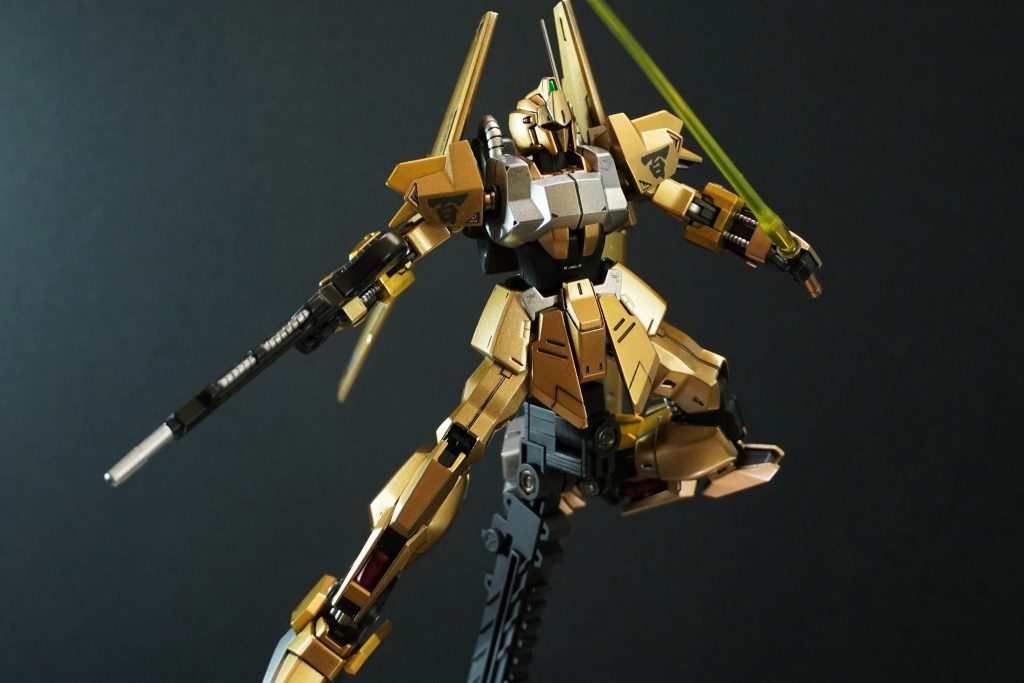 ポーズ２　ビームライフル・ビームサーベル