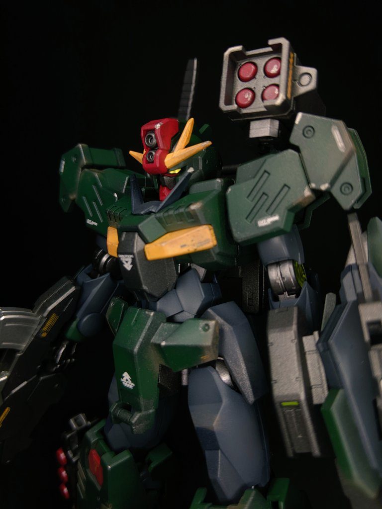 全体的にわかりにくいですがグラデーションで塗装し、ウェザリングを行っております。