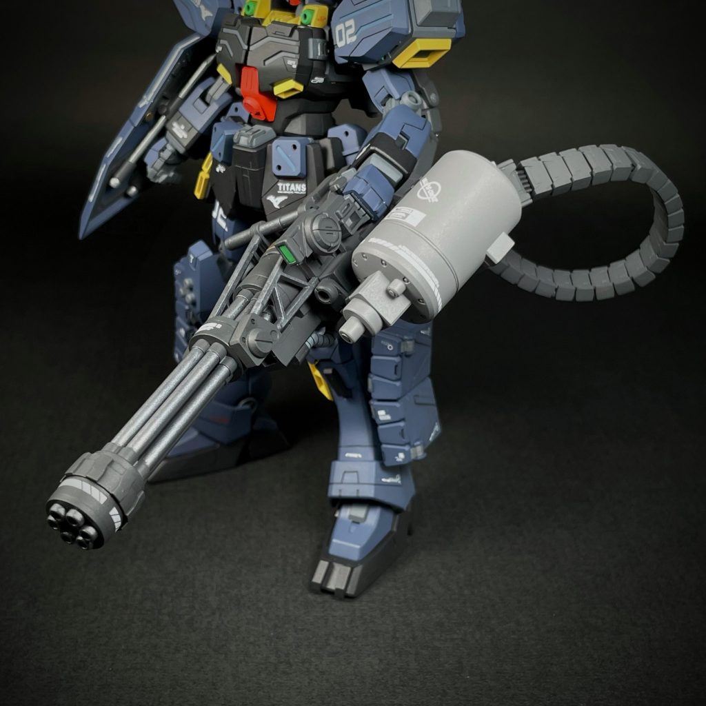 弾薬チェーンは非常に扱いにくいので、銃に直接取り付けるようにドラムを変更しました。