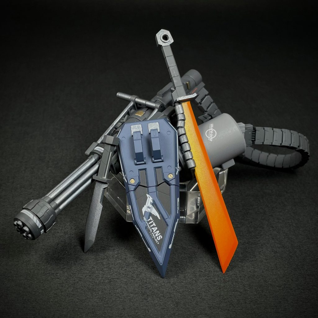 剣はエアブラシで黄色とオレンジの間のグラデーションを行うことによって描かれました。 このテクニックを使ったのは初めてでしたが、結果にはとても満足しています。