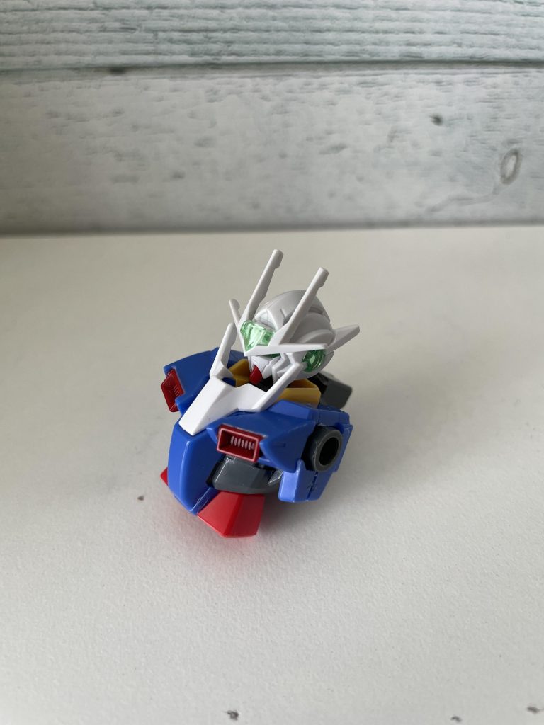 胴体はフルアーマーガンダムのスラスターを取り付け、バックパックにはGNタンクを取り付けました。